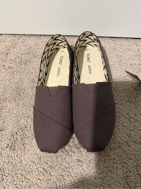 Toms Slip-On Canvas Shoes in Plum
